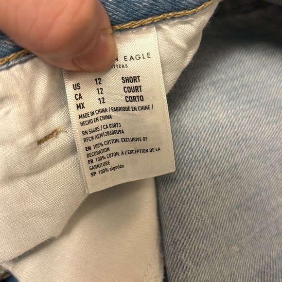 American Eagle Relaxed Mom Jean (short) - Picture 4 of 4